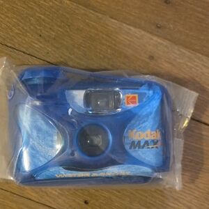 Kodak MAX Water & Sport Blue Waterproof Camera. NEW